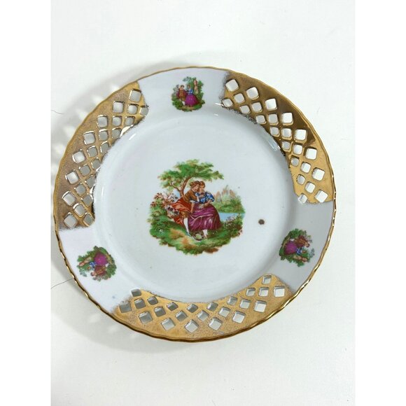 2 Vtg Plates Romantic Courting Couple APULUM Porcelain White Gold Trim Romania - Picture 3 of 16